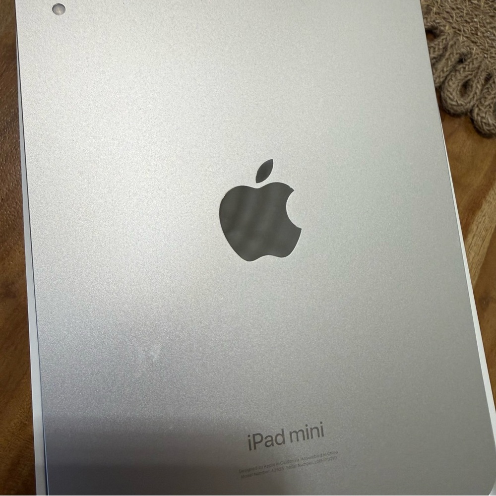Apple iPad mini 7th generation (2024) 128gb WiFi Starlight Engraved - Picture 7 of 11